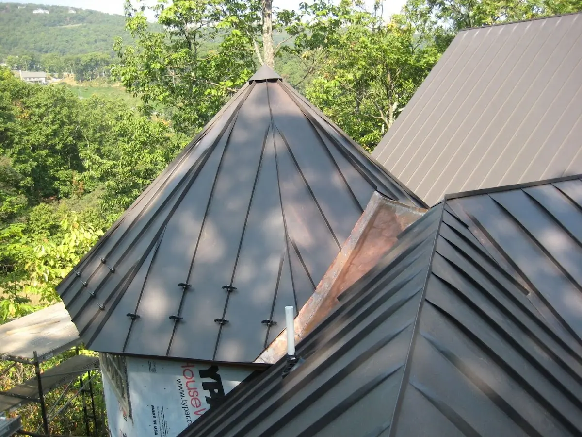Professional Roof Tarp Installation by Craftsman Roofing in Zamora