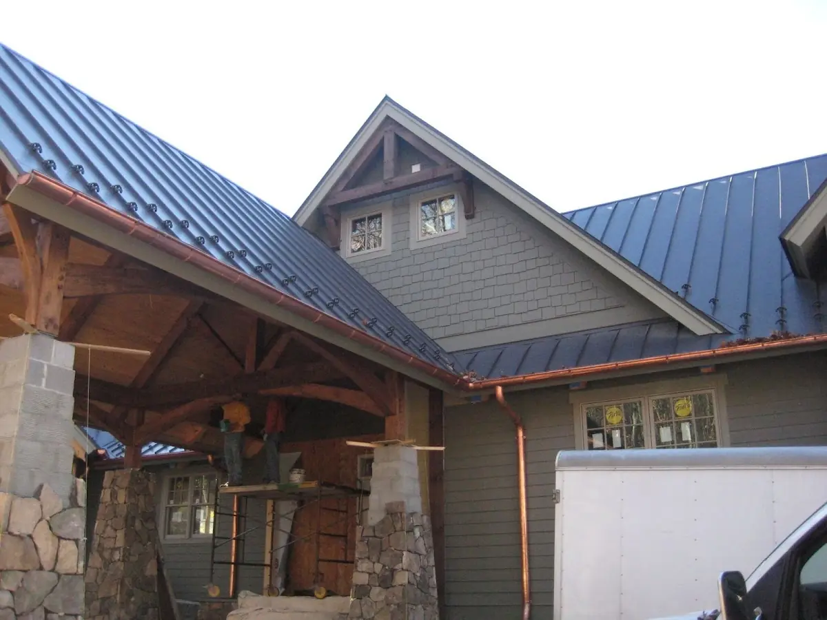 Craftsman Roofing team delivering quality roofing work in Zamora
